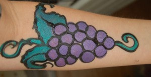 How to face paint some yummy grapes